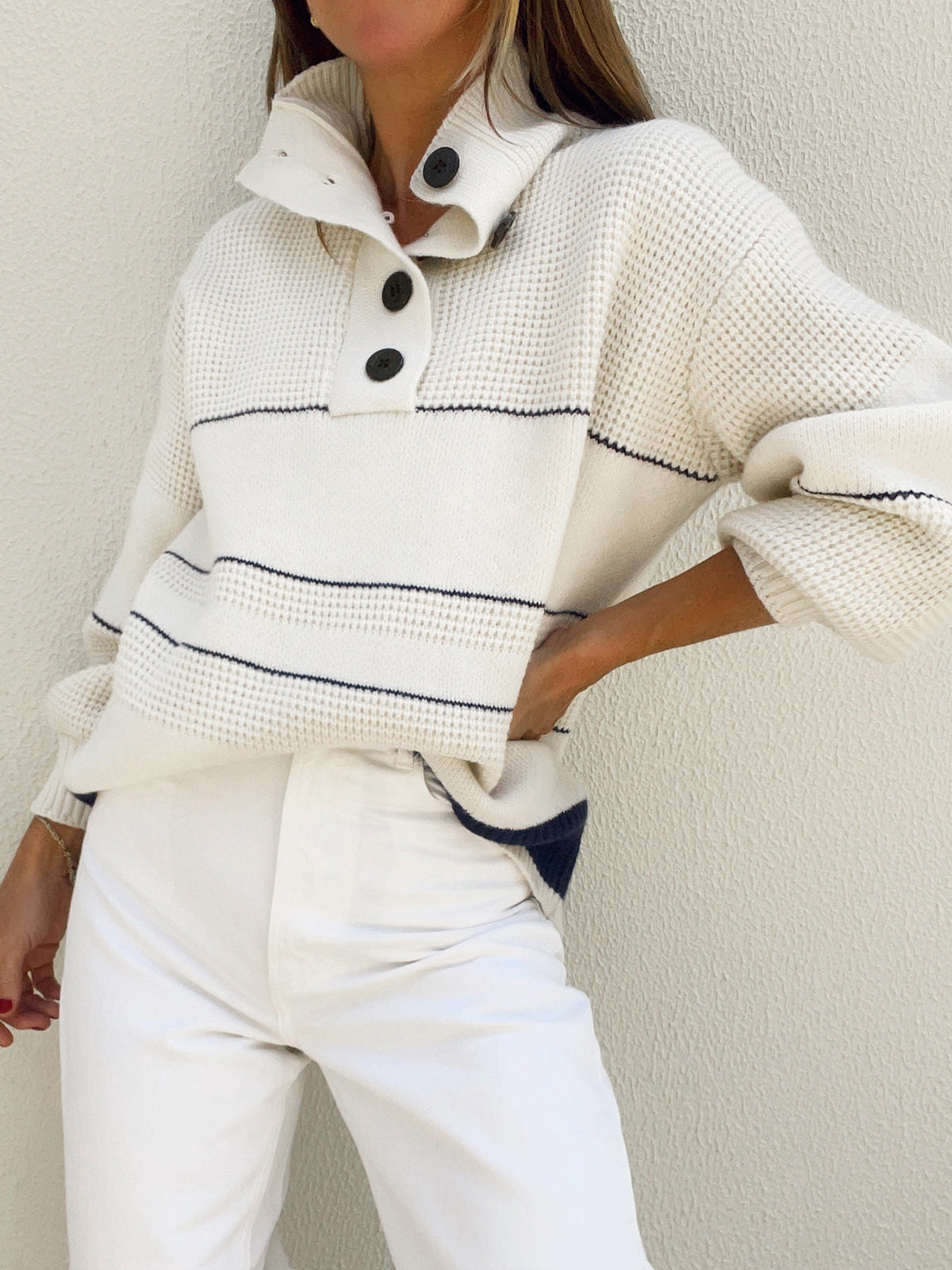 Celestina | Knit Pullover with Neck Abbottonato