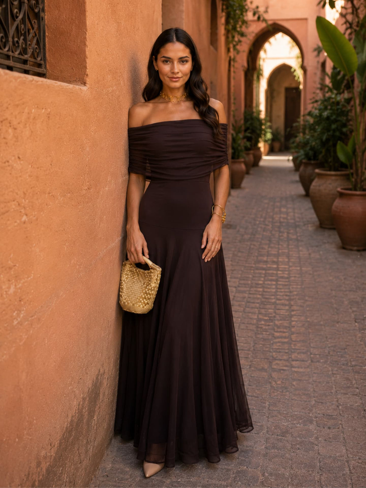 Noto in Brown Dress