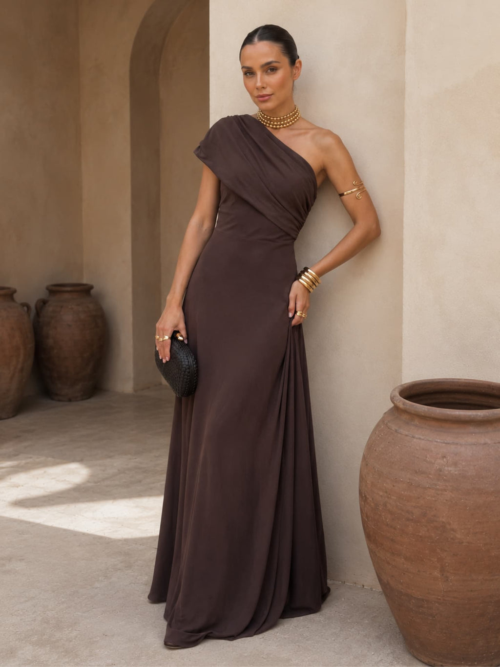 Noto in Brown Dress