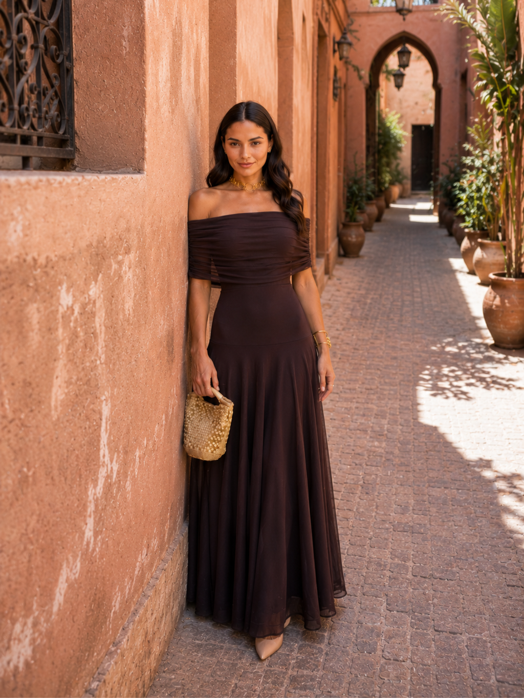 Noto in Brown Dress