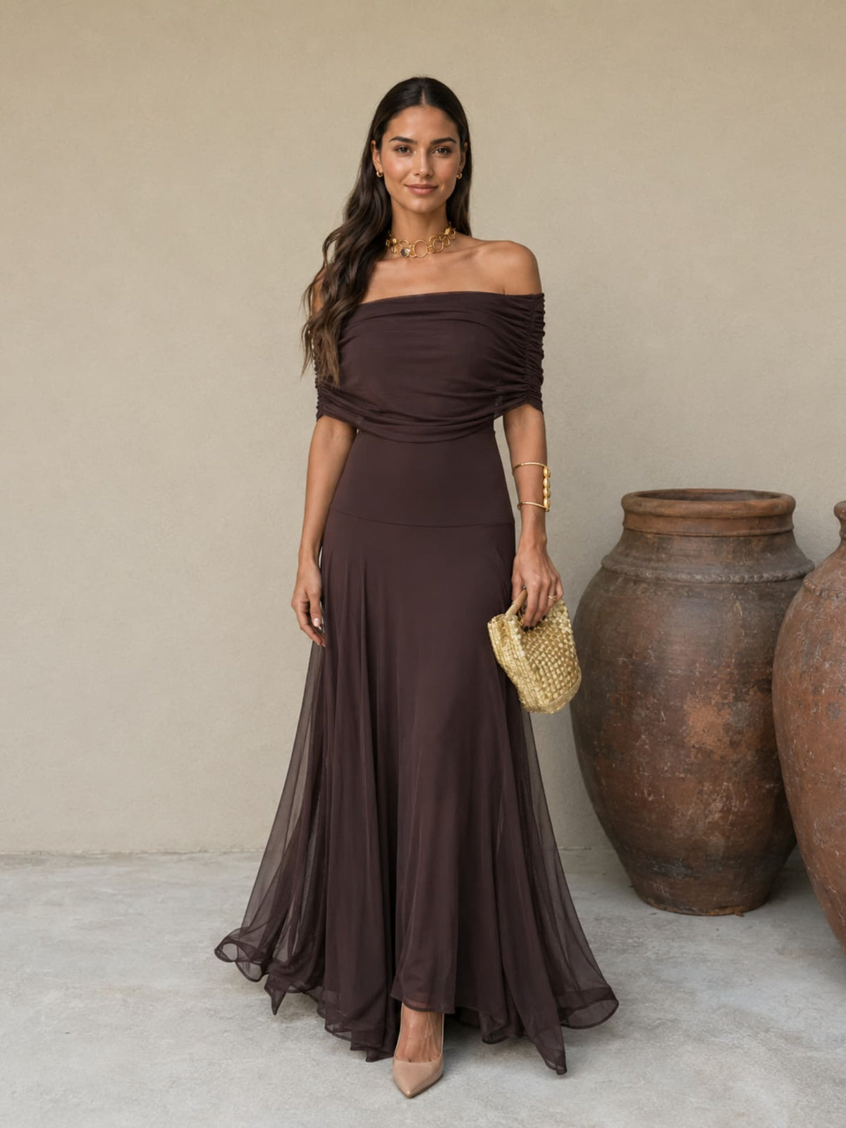 Noto in Brown Dress