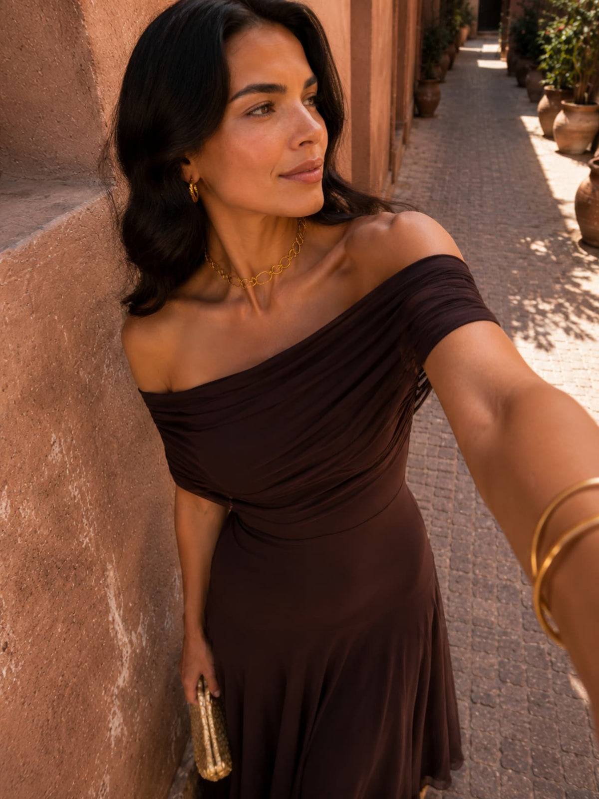 Noto in Brown Dress