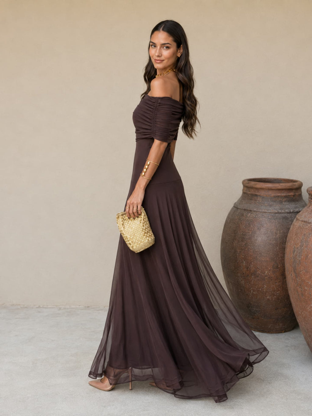 Noto in Brown Dress