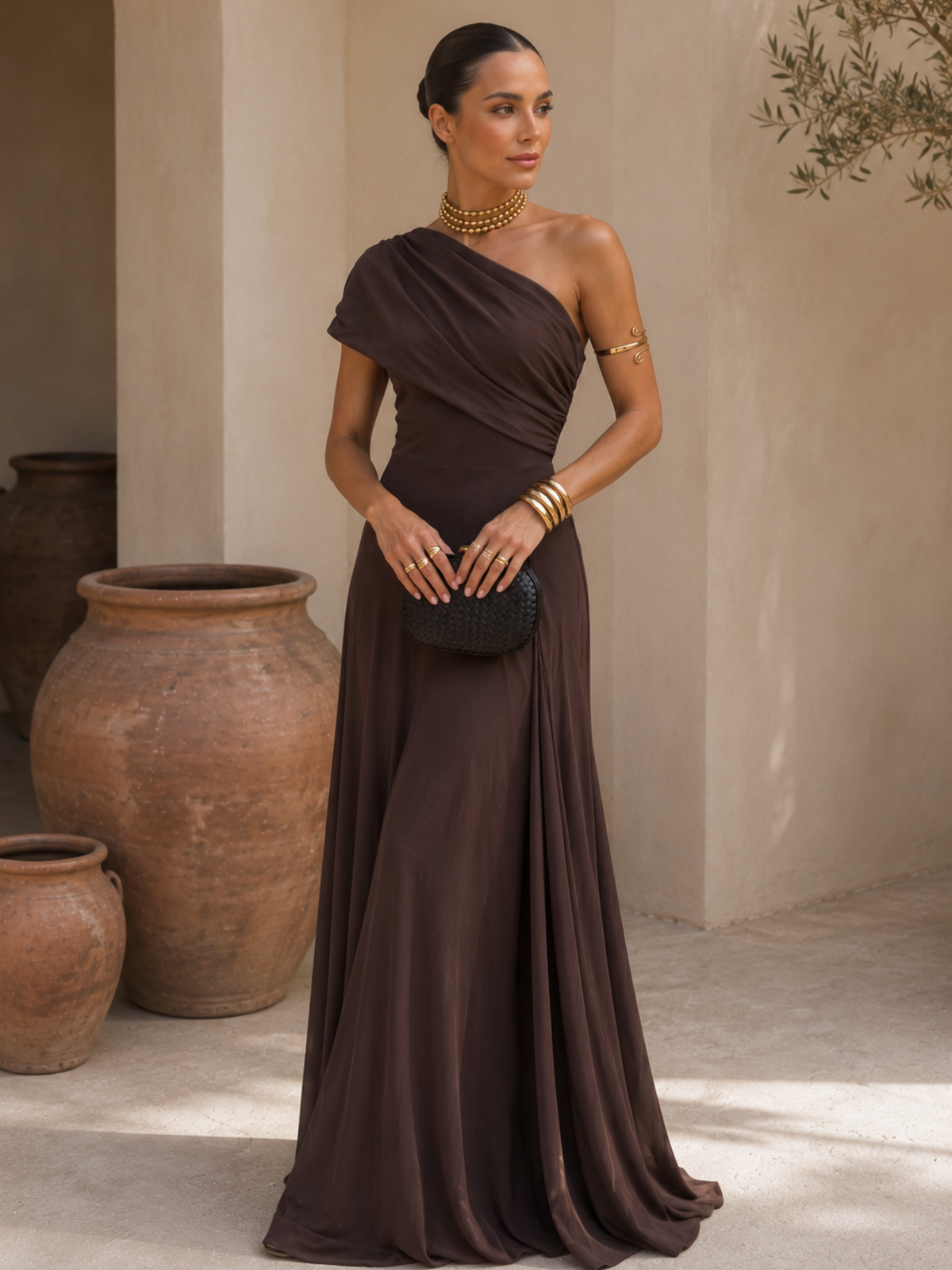 Noto in Brown Dress