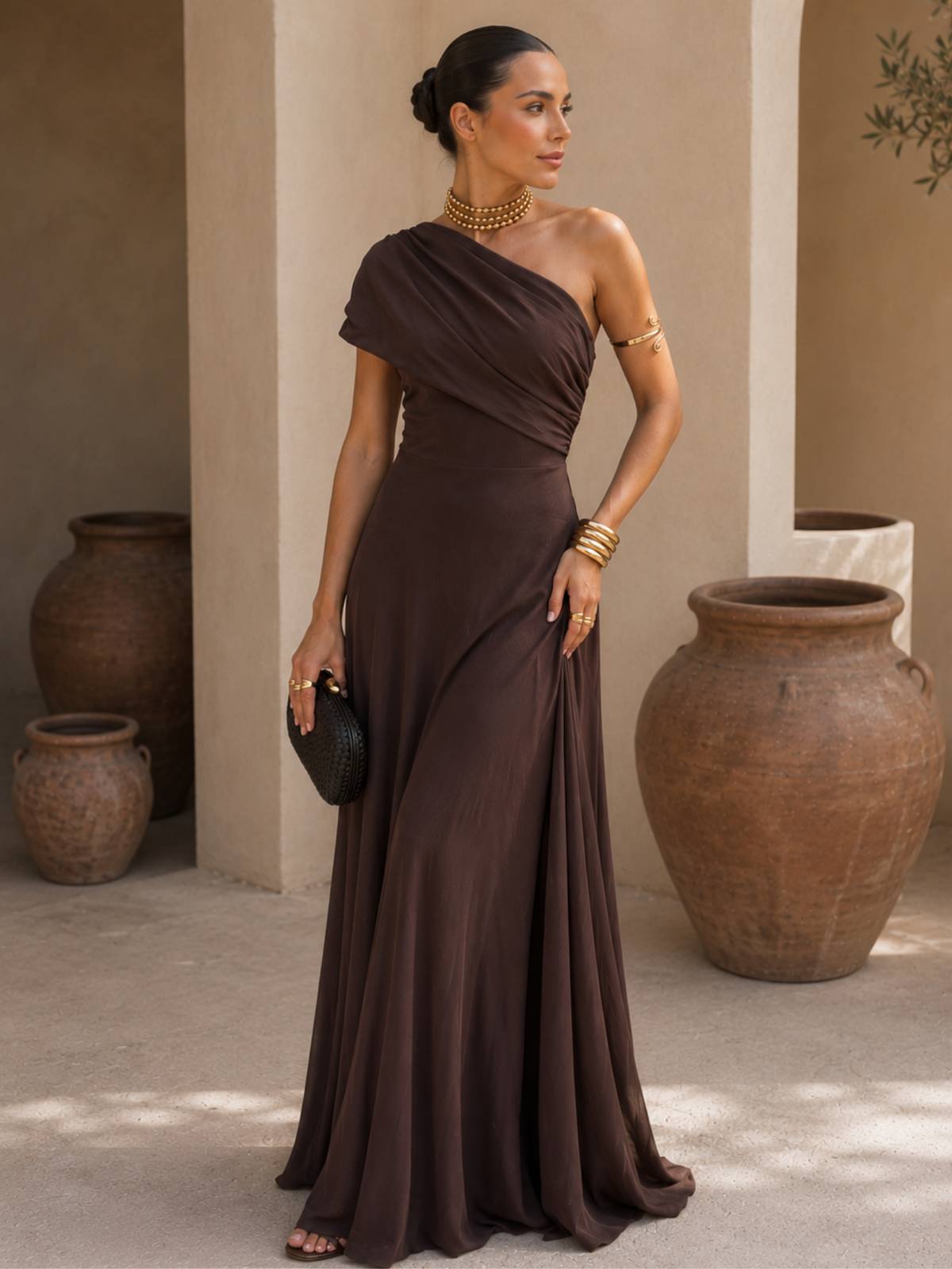 Noto in Brown Dress