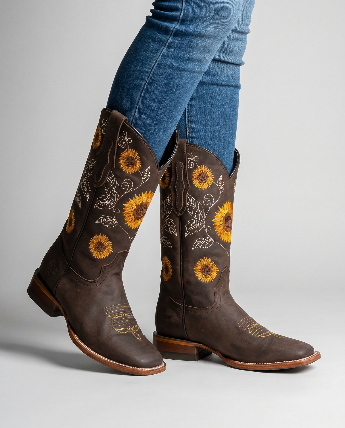 Priscilla | Texani Ricamati Boots with Wide Heel