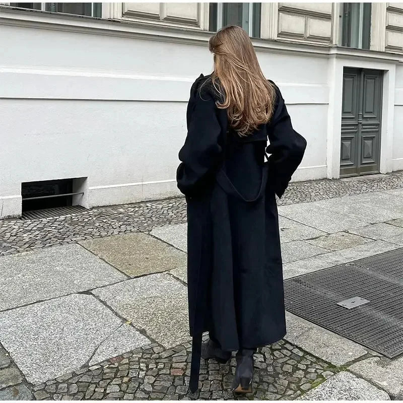 Laura | Double Coat-Breasted in Blend Wool
