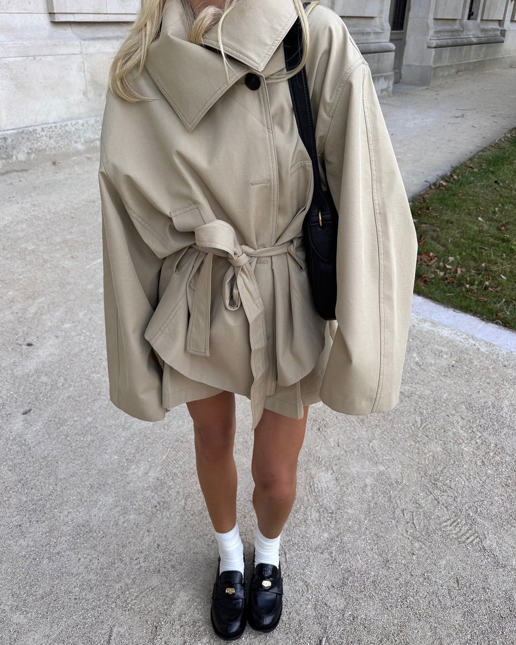 Filippa | Short Oversized Beige Trench Coat with Belt